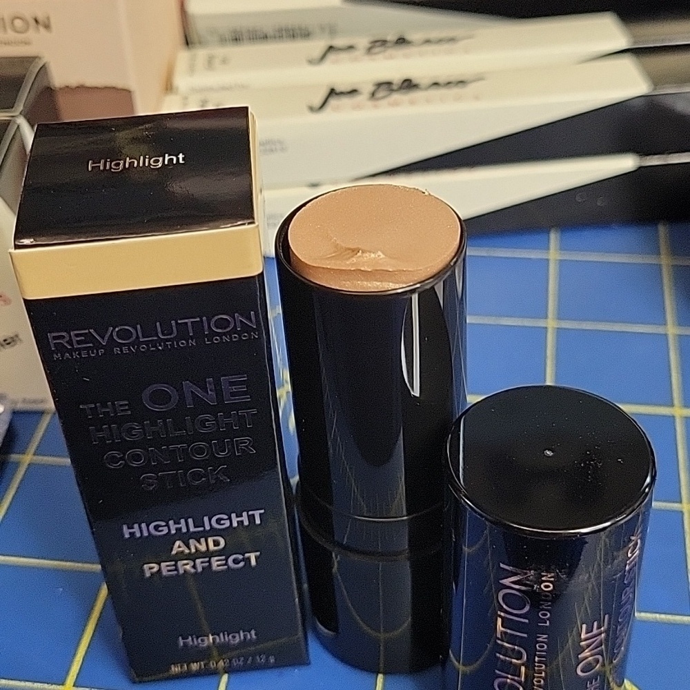 Revolution The One Blush Stick - Highlight 12g NIB